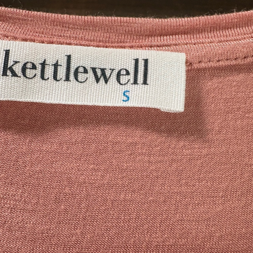 Kettlewell Rosewood V-neck, loose fit T, 3/4 sleeve. Size small - Picture 2 of 4